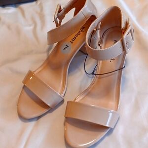 White Mountain Shoes Cream 7M non -leather